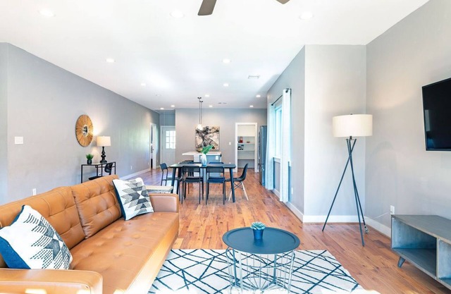 3BR Comfy Bungalow 1747! Medical Center, Stadiums! ⭐️⭐️⭐️⭐️⭐️