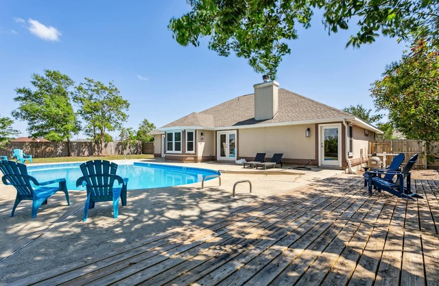 3BR Home w/Private Pool | Fenced Yard | Minutes to Beaches |NAS Pensacola