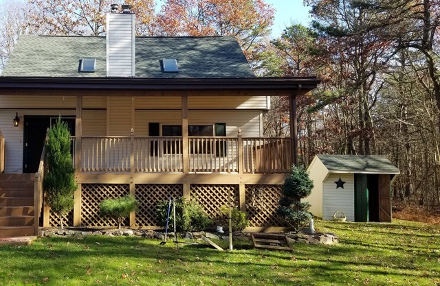 3BR in Jim Thorpe w/ Huge Backyard and Game Room