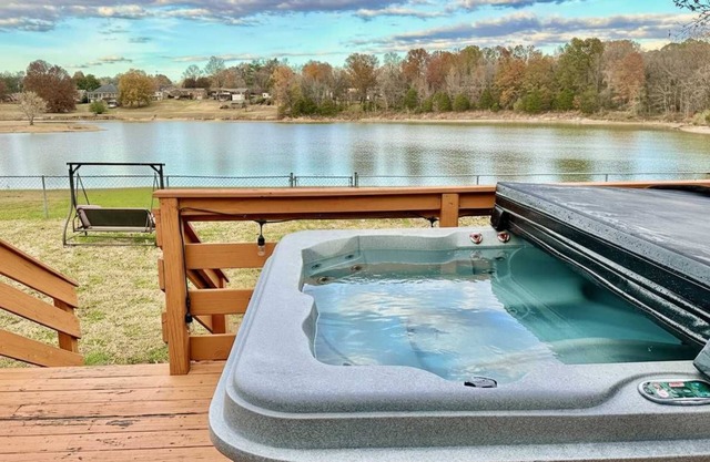 ‼️3BR Lakefront in Nashville w/ BBQ & Hot Tub