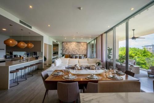 3BR Luxury Condo w/Private Rooftop Pool & Gym