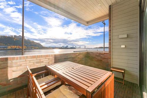 3BR Sørengkaia Waterfront Apt w Balcony