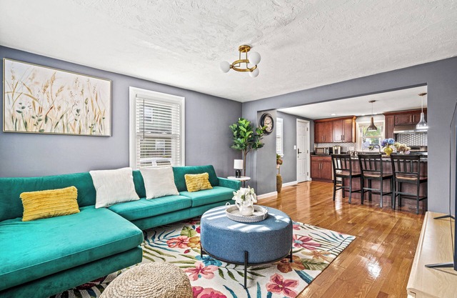 3BR1.5BA Retreat - Near Airport