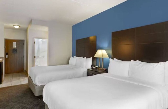 4 Affordable Units Near Lakeview Beach & O'Hare | Free Breakfast Included