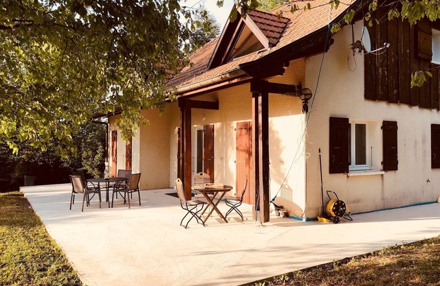 Casa de 4 dormitorios con jardín, en la campiña francesa, debajo de Saleve, cerca de la frontera
