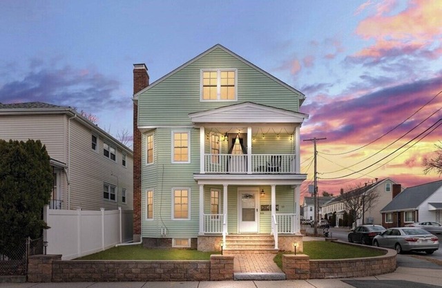 4 Bed 2 full Bath Sleeps 4-8 comfortably - Luxury Charm By the Charles