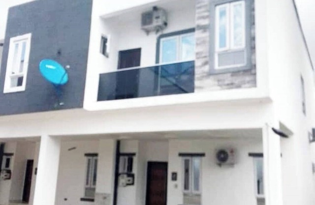 4 Bed-24/7 Electricity/Wi-Fi/Security&Pool. Lekki