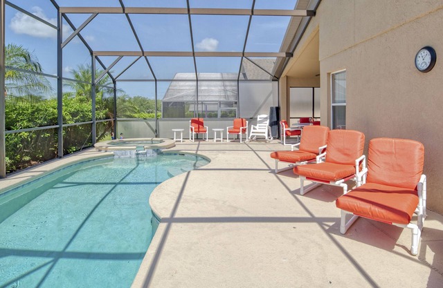 4 Bed Executive Villa south facing pool/spa near Disney