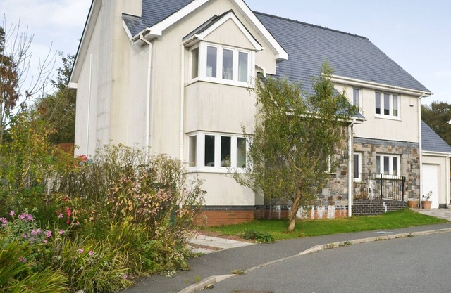 4 bedroom accommodation in Gwalchmai near Llangefni