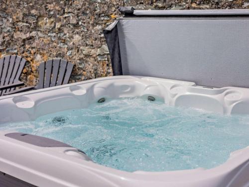 4 Bed in Cemaes 90258