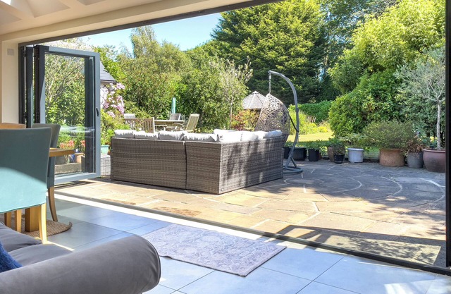 4 Bed, open plan living with large garden in village centre, close to Harrogate