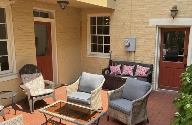 4 Bedroom, 3 Bath Big Downtown Frederick home, w/ Private Patio & fire table