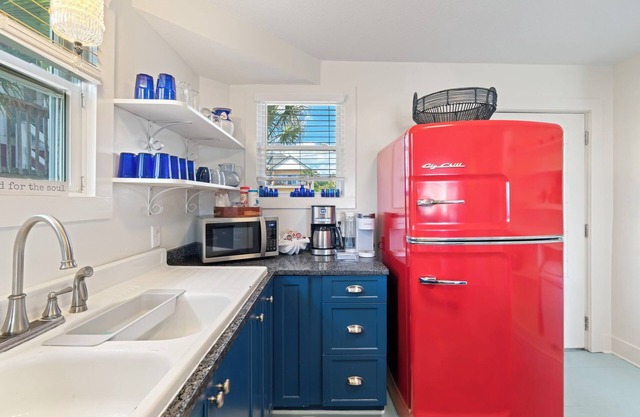 4 bedroom 4 bath beach house with beautiful views and a nice outdoor kitchen!!