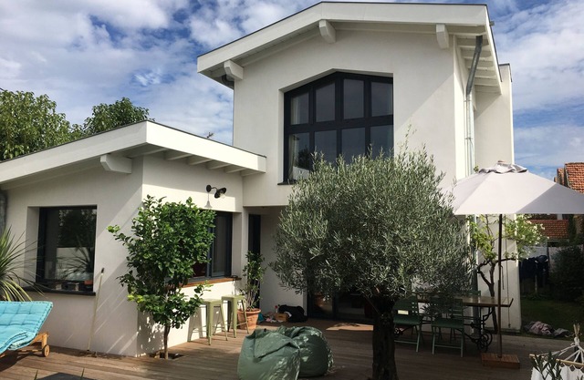 4-bedroom architect-designed house with swimming pool at Golf de Biarritz le phare.