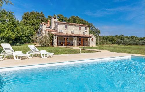 4 Bedroom Awesome Home In Pula