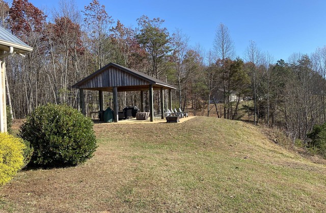 4 Bedroom Cabin sits on 580 acres with speculator views. Abuts Coalmont ATV park