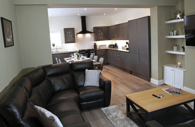 4 Bedroom Duplex Apartment over 2 floors sleeps 8,