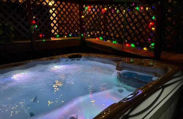 4 Bedroom, Fun and Relaxing Hot Tub