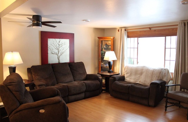 4-bedroom House 3 Blocks from Lambeau in Ashwaubenon
