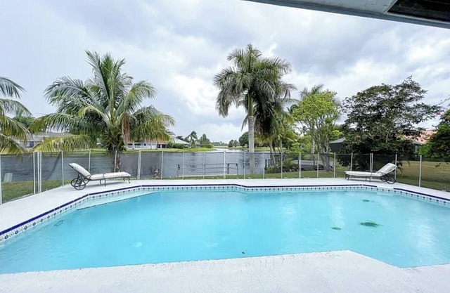 4-bedroom Luxury Modern Lake Front House in fabulous Wellington