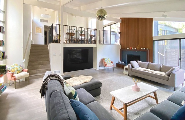 4 Bedroom Modern Oasis Surrounded by Oaks.