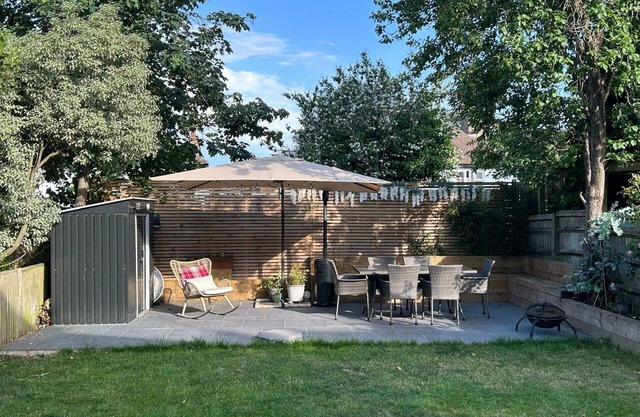 4 bedroom Traditional Victorian home with parking.