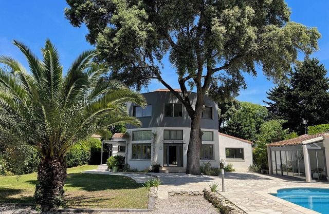 4 bedroom villa with 10x5 saltwater swimming pool and gym