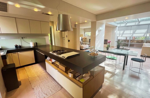 4 bedroom villa, with terrace in the center of Glyfada