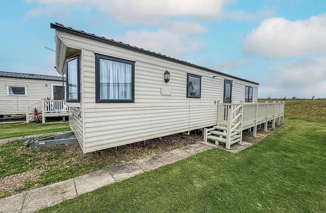 4 berth caravan for hire at Sunkist Holiday Park near Skegness ref 42084S