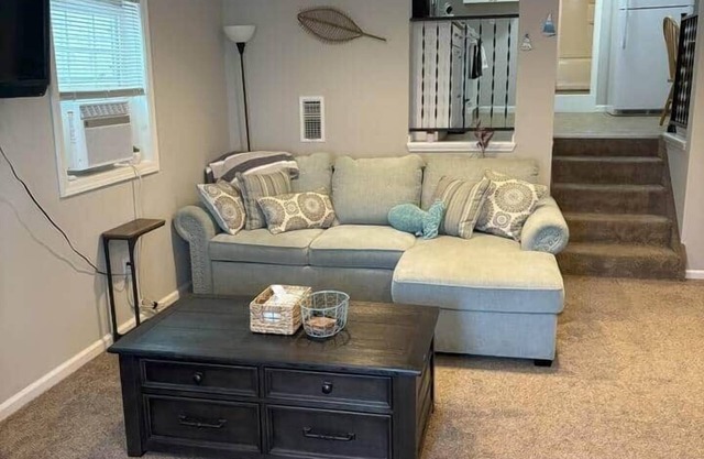 4 Blocks to the Erie Beaches