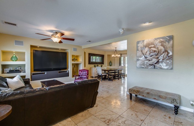 4 HAB 3 BA con patio de gran tamaño (5 MIN del casco antiguo)