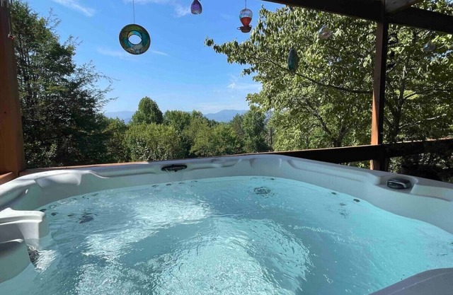 4 Cabins/Mountain Views /Jacuzzi/Wi-Fi/Large Groups