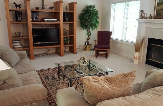 4 Charca Way - HDTV, WIFI. Nicely furnished vacation rental home in Magellan