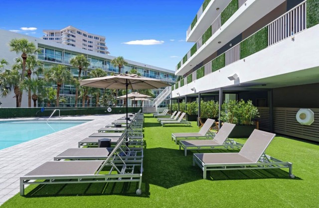 4 Family-Friendly Units with Pool Near Fort Lauderdale Beach