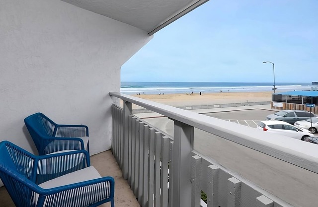 4 Family-friendly Units w/ Private Patio! Steps to Pacific Beach! Onsite Pool!