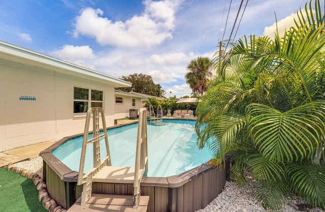 4 Mi to Beaches: Seminole Charmer w/ Outdoor Oasis