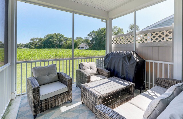 < 4 Mi to Bethany Beach Boardwalk: Family Townhome