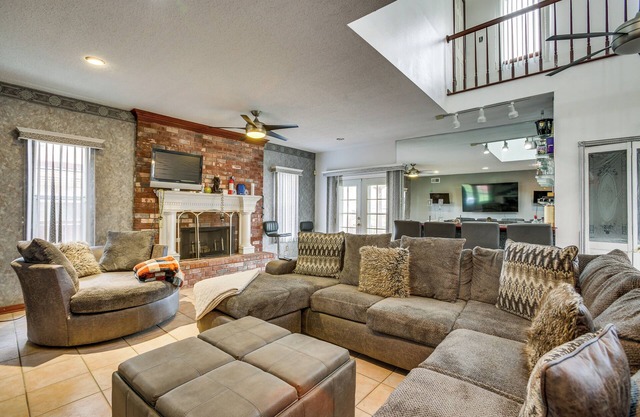 4 Mi to Bourbon St: Spacious Retreat w/ Wet Bar!