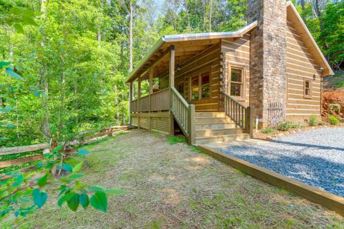 4 Mi to Fall Branch Falls Peaceful Cabin with Deck