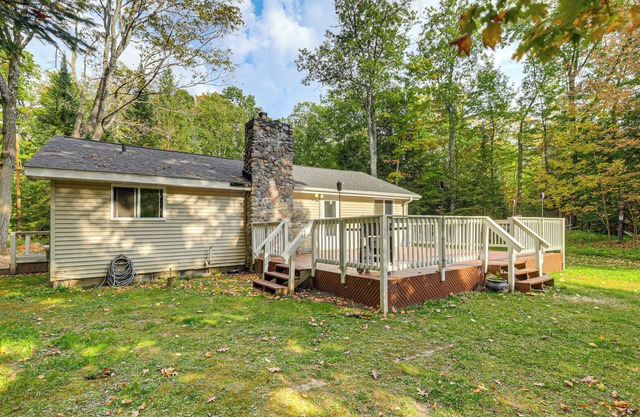 4 Mi to Lake: Secluded Northwoods Getaway