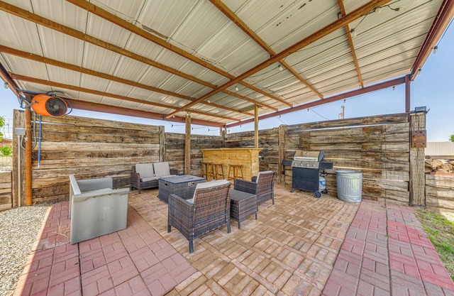 4 Mi to Museums: Roswell Getaway w/ Game Room!