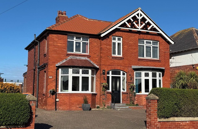 Apto para familias / mascotas, 6 dormitorios / 6 baños con vistas al mar, jardín, estacionamiento, Sky en Whitby