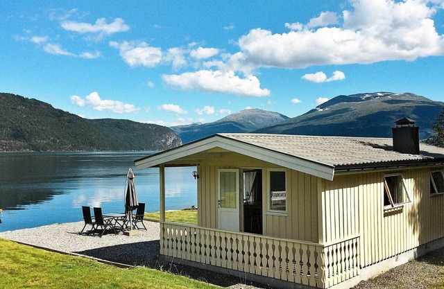 4 personas casa en Utvik-By Traum