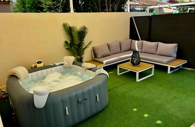 4-person studio with private pool and jacuzzi