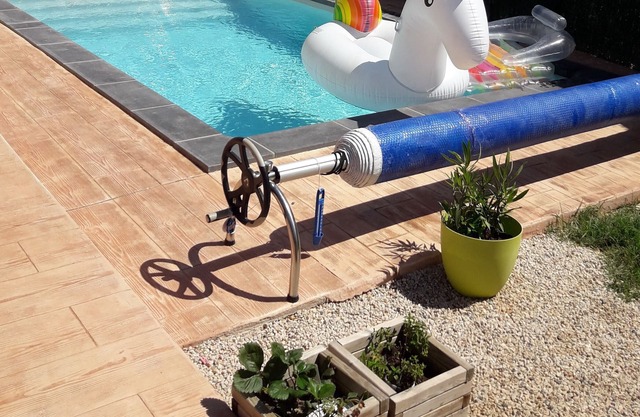 Villa, piscina privada climatizada, cerca del mar.