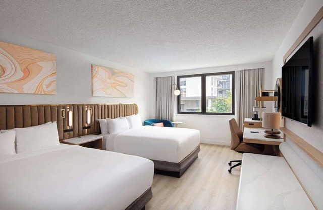 4 Units Perfect for Families, Close to Jungle Island