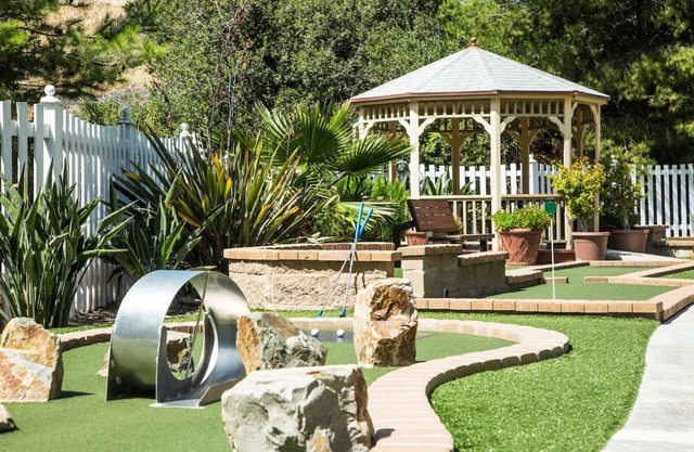 4 Units w/Kitchen & Pool | Near Beach & Downtown