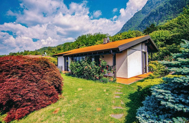 casa de 4½ habitación con grandes jardines y vistas al lago sueño en un lugar tranquilo y soleado