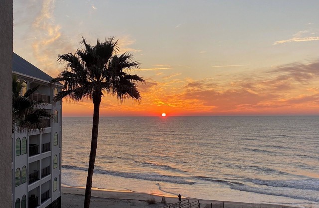 417 Seascape, Oceanfront Condo, Stunning Views! POOL!