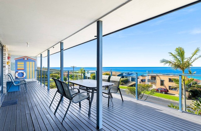 45 Hillside Cres Beach House